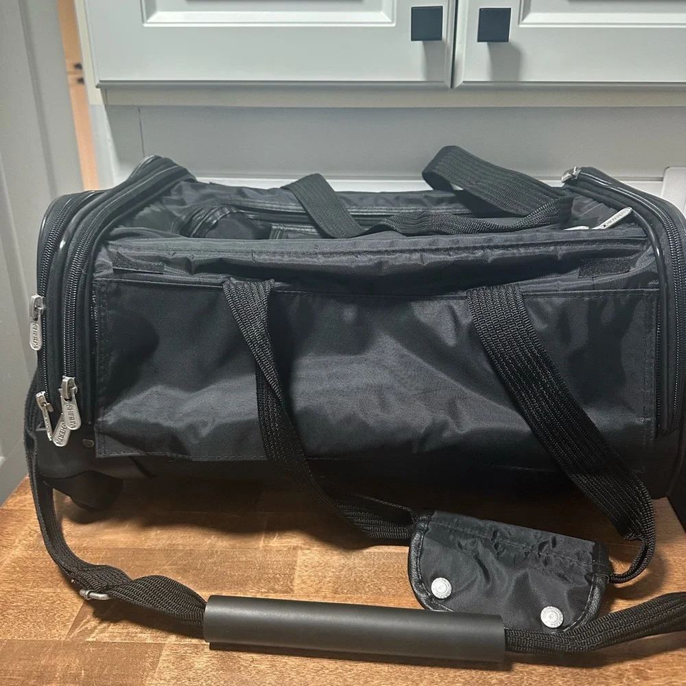 Black pet carrier/travel with wheels
